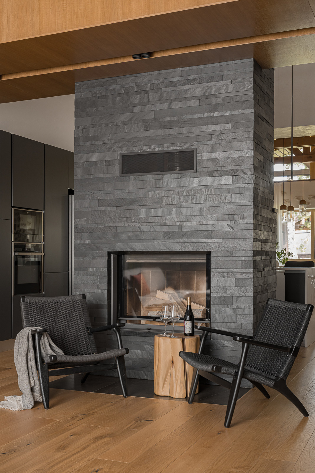 Мебельное наполнение загородного дома. "Родовое гнездо" отца и двух сыновей.