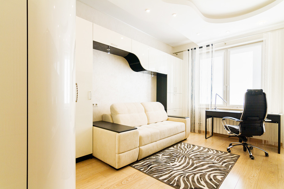 Шкаф в комнату для девочки