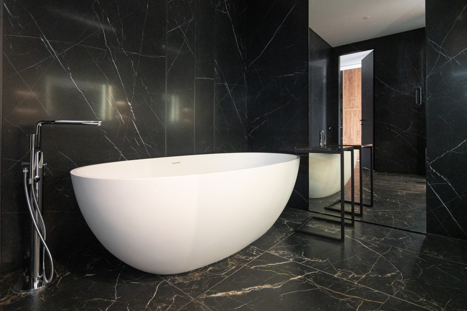 Обложка проекта: Пентхаус (современный) - ванная 1