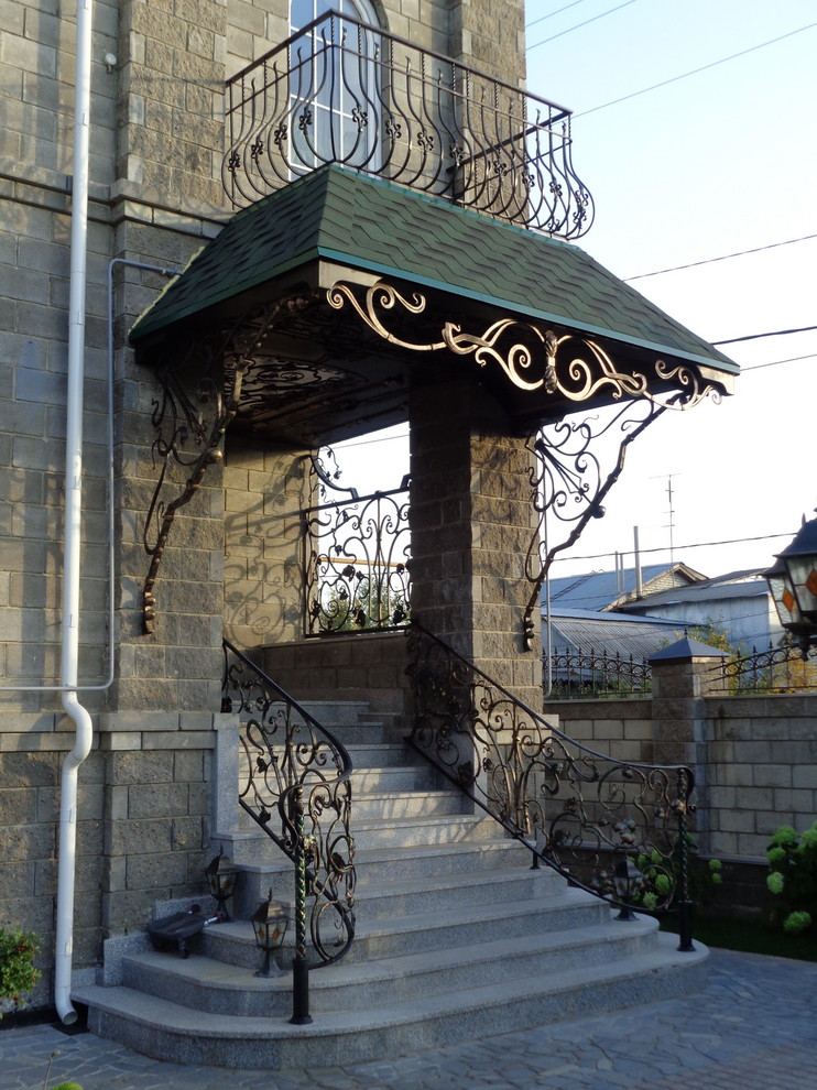 Оформление лестницы и потолка