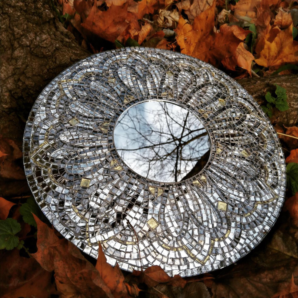 Круглое зеркало с мозаикой