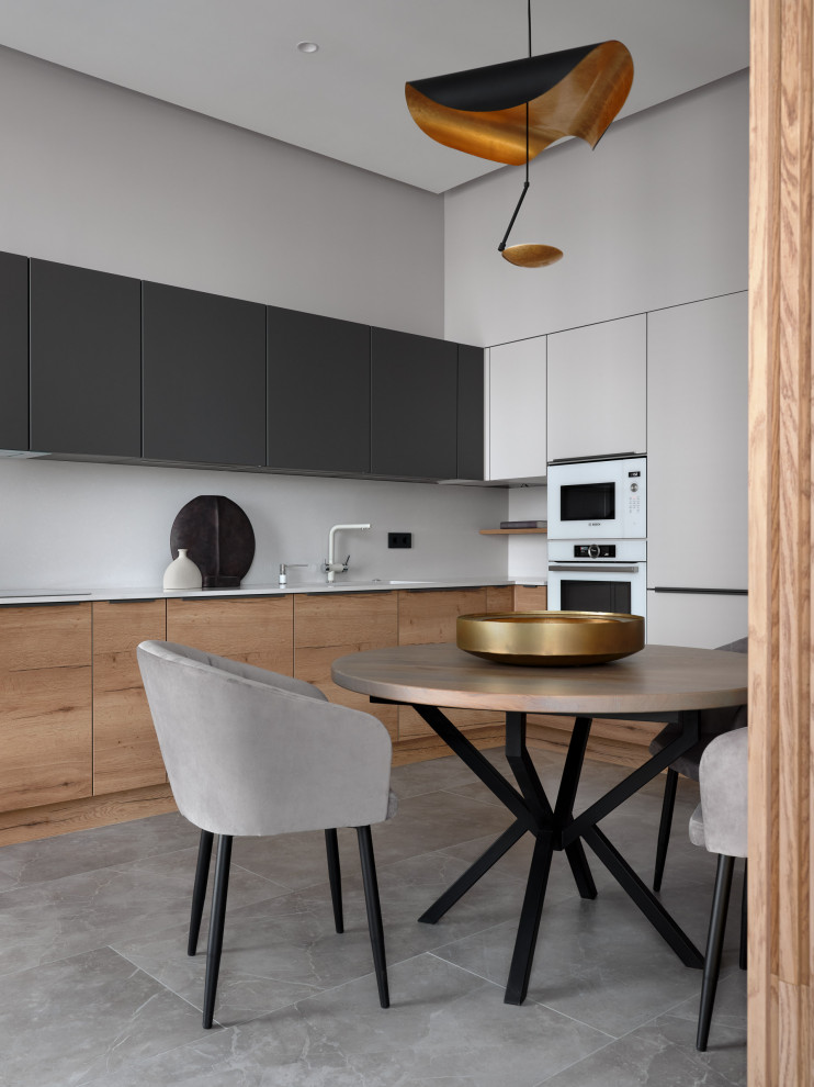 Монохром с деревянными акцентами в двухкомнатной квартире 60 м2