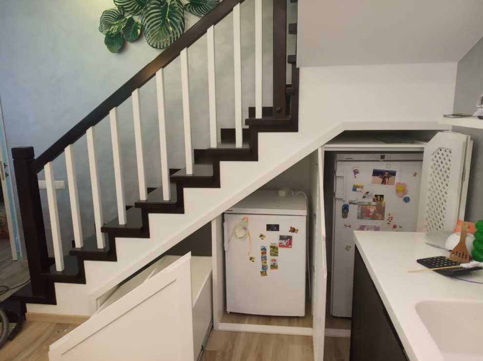 Готовый шкаф под лестницу