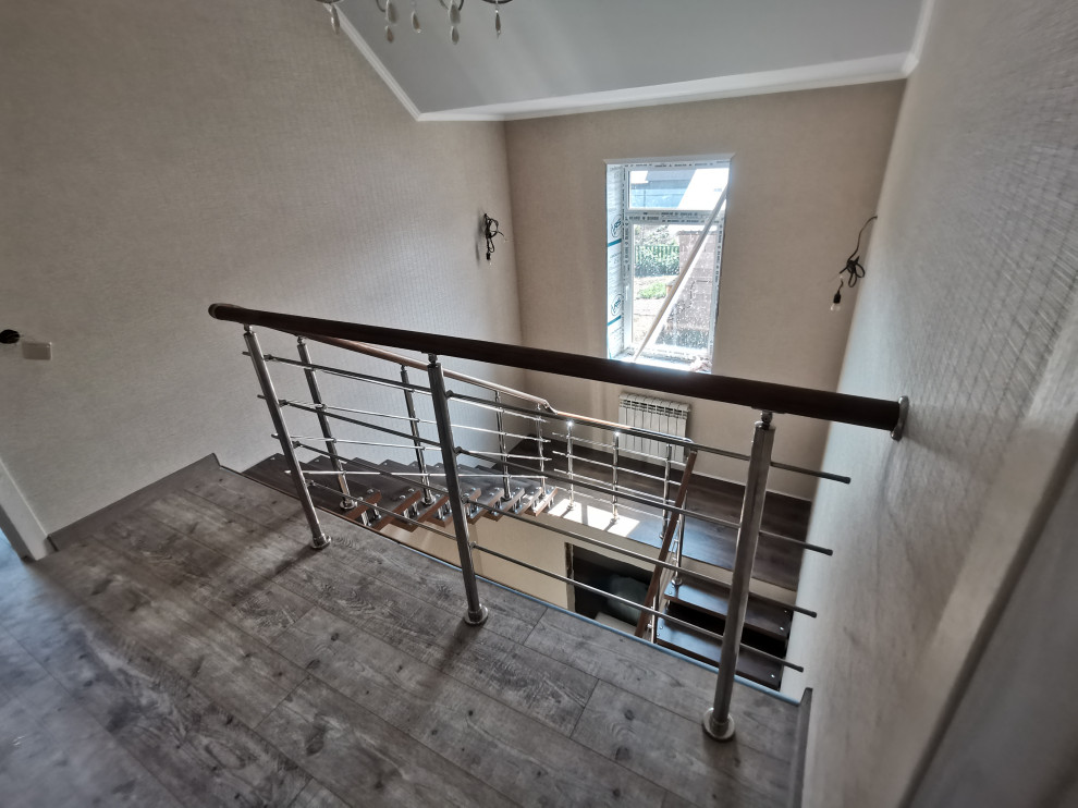 Обложка проекта: Лестница на больцах с площадкой