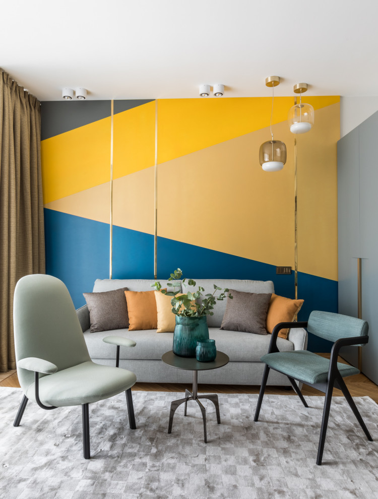 Яркая квартира с элементами из латуни