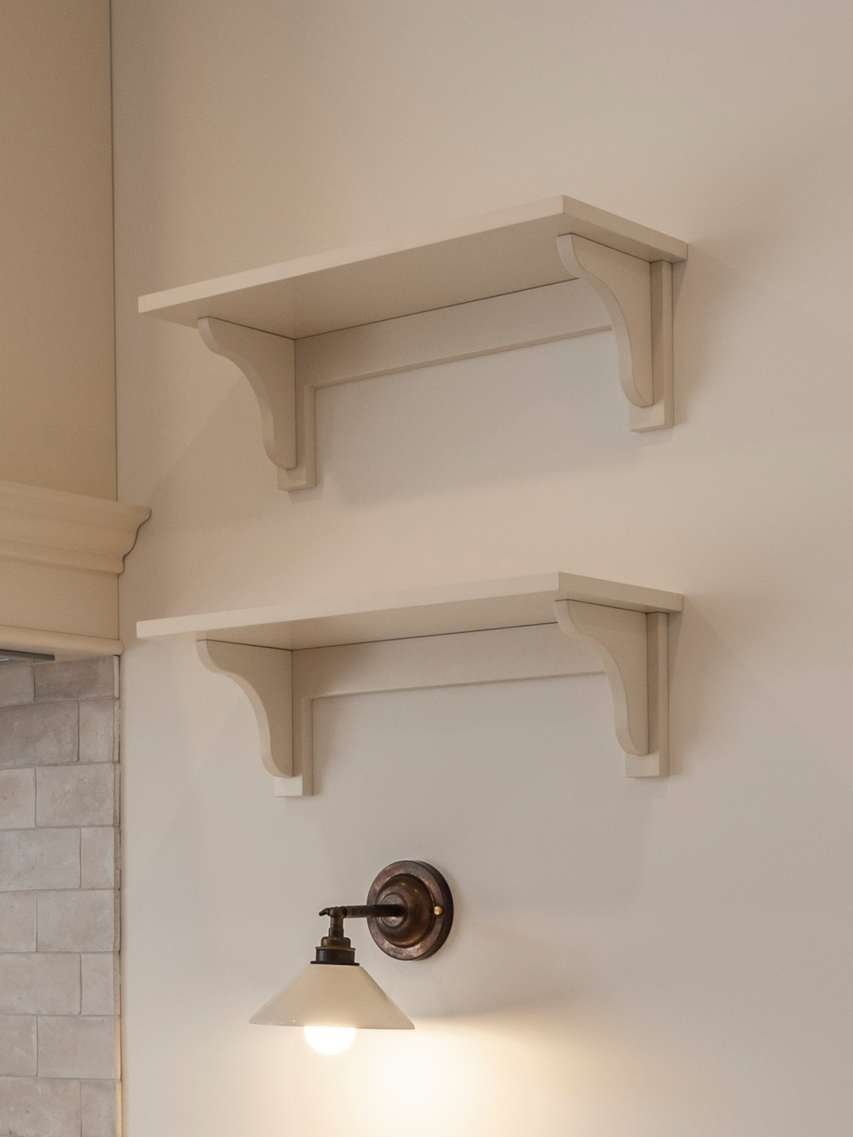 Элегантная кухня в неоклассическом стиле