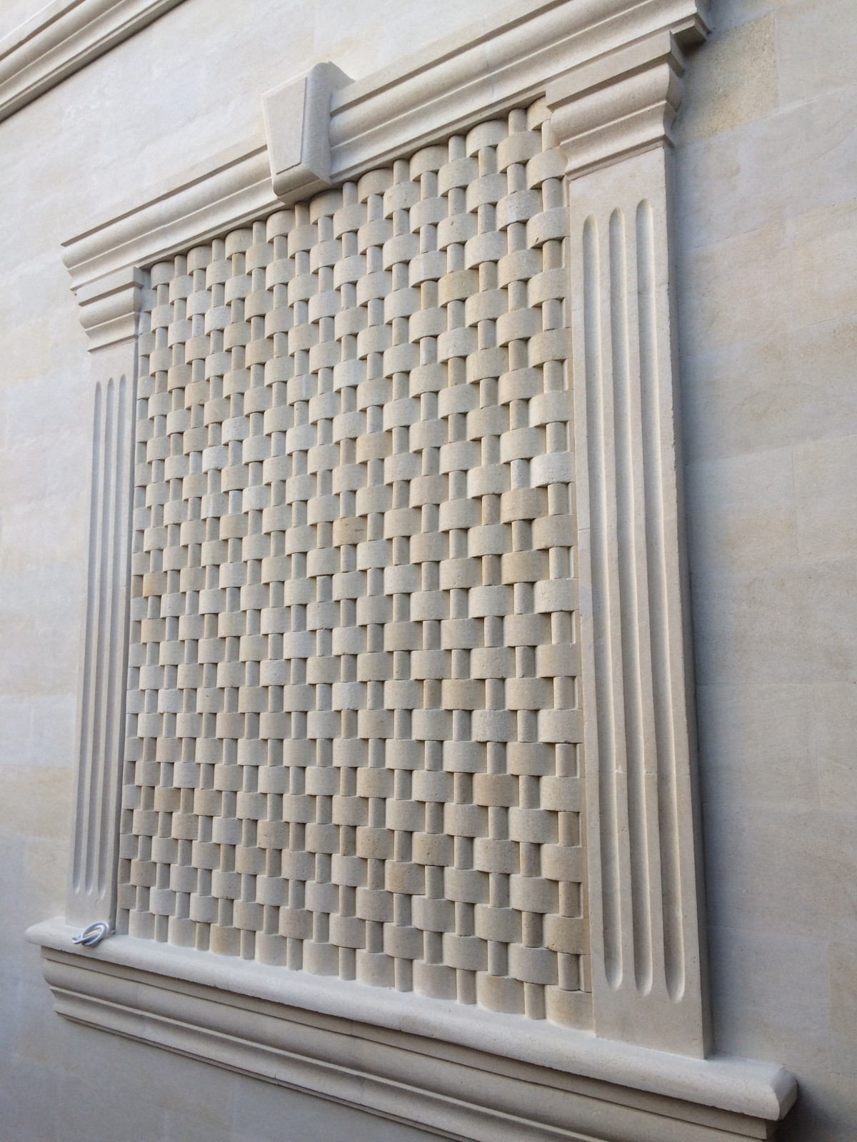 облицовка камнем дома, забора, барбекю