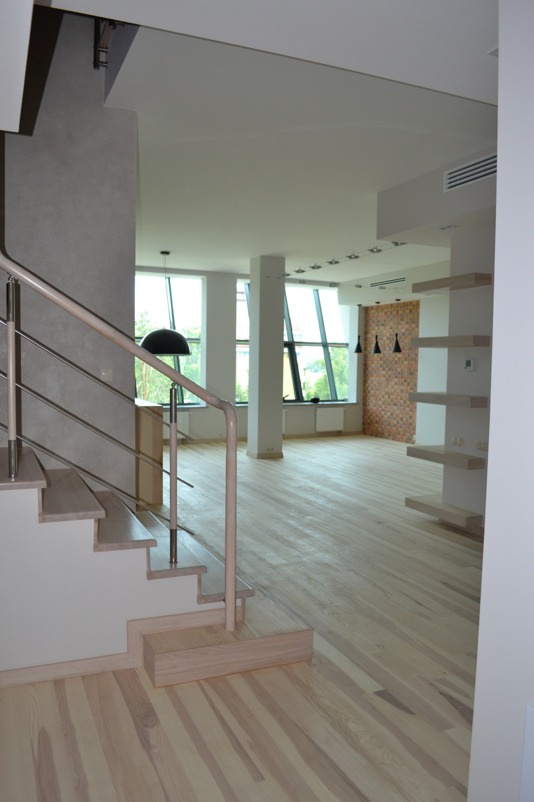 Отделка бетонной лестницы с нержавейкой