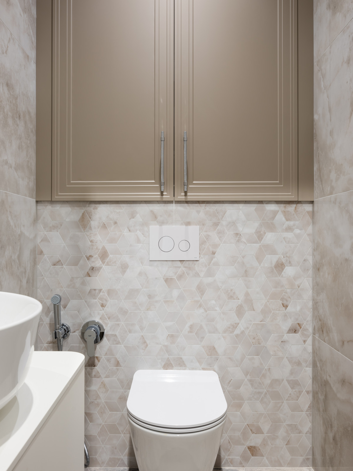 Реализация квартиры в стиле современная классика для семейной пары с ребенком