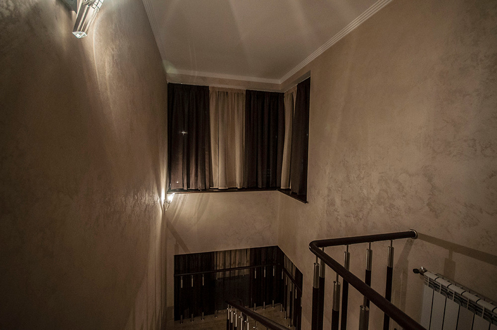 Частная квартира- отделка "Итальянская декоративная краска с эффектом песчаника"