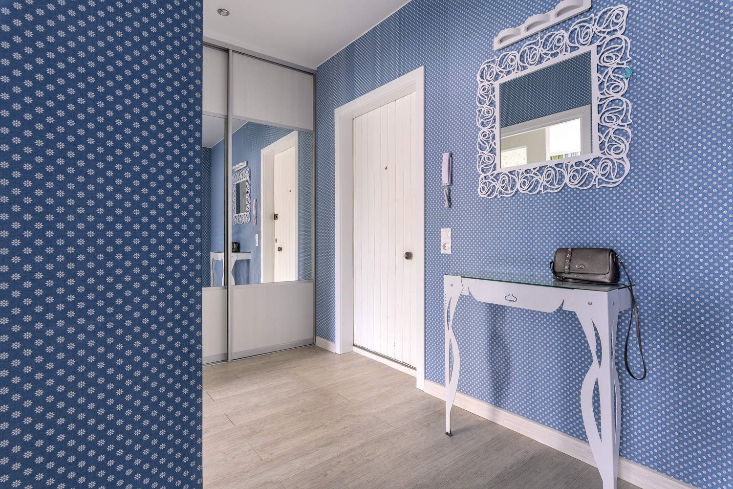 Зеркало с консолью