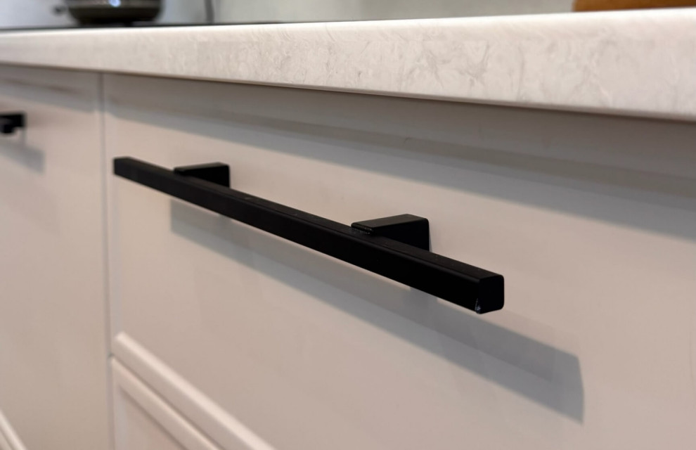 Кухня во французском стиле в светлых тонах