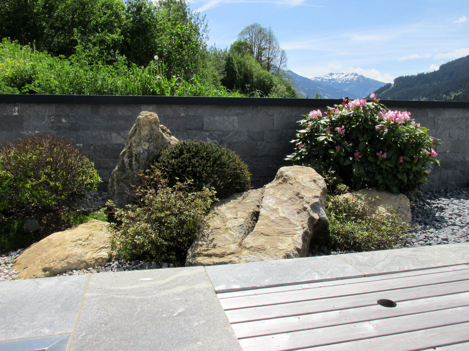 Garden design in Asian style in Austria