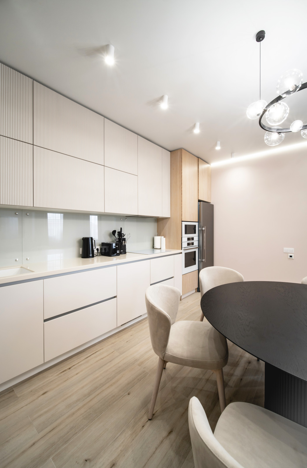 White kitchen with modern dining area, Islington, London.interior design trends
