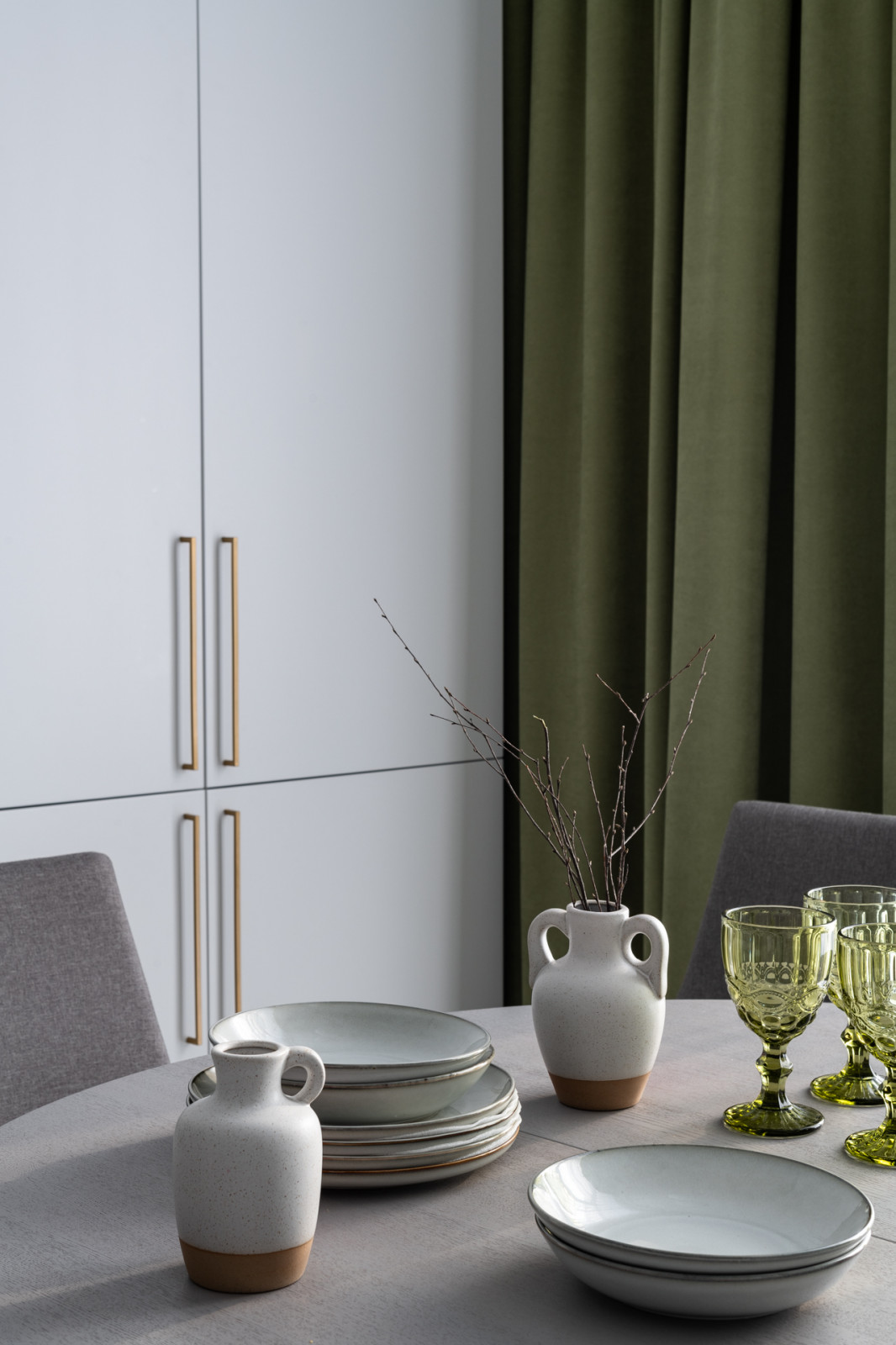 Журнал «Идеи Вашего Дома» назвал этот интерьер «обволакивающий уютом»