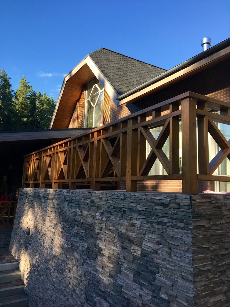 Дом на склоне