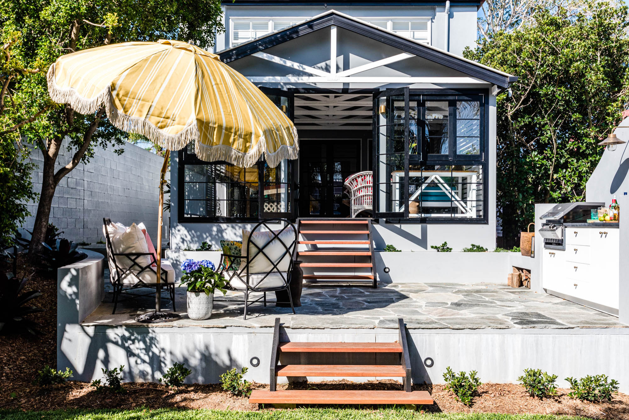 До и после: Застекленная веранда из открытой террасы