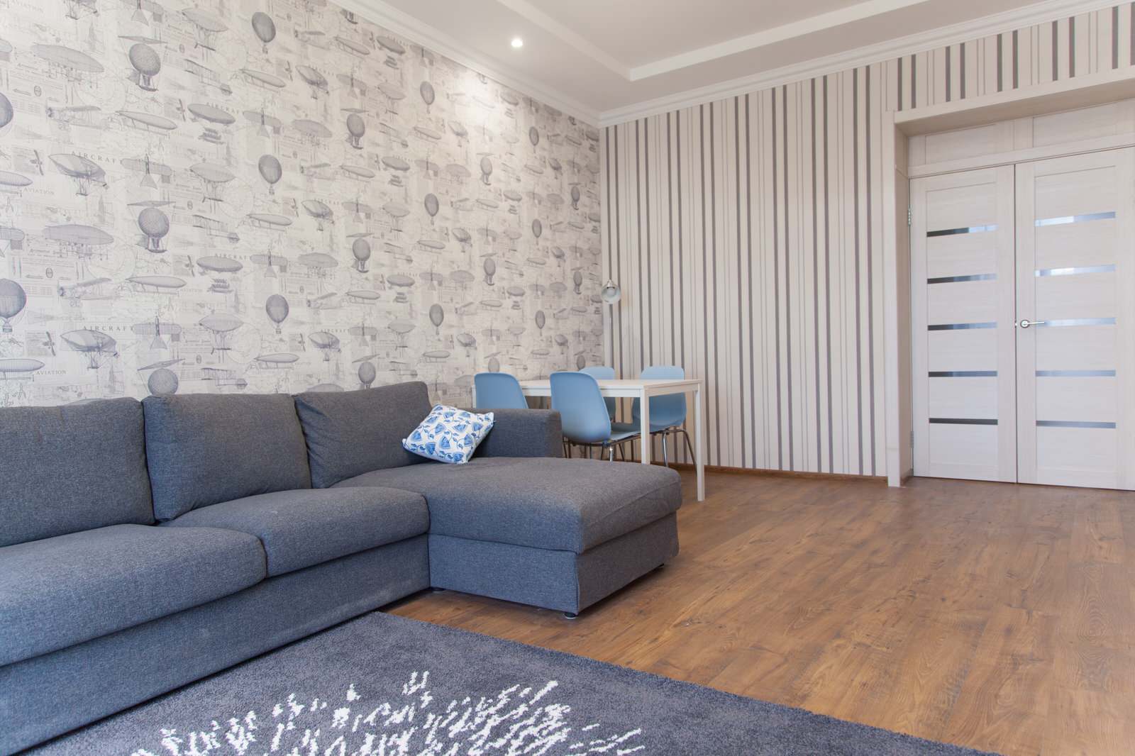 Обложка проекта: Реконструкция «Сталинки» в пастельных тонах.