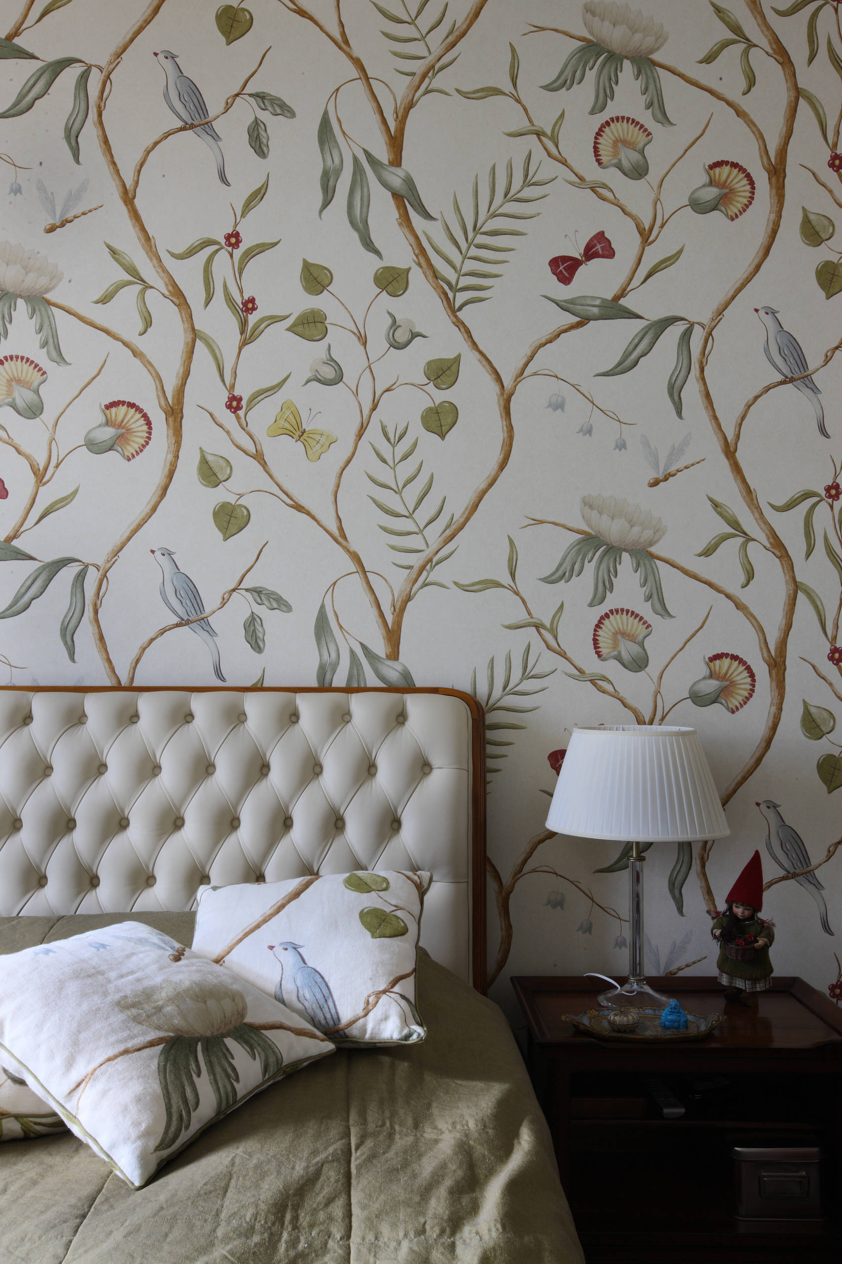 Houzz тур: Квартира с алым холлом и английской классикой