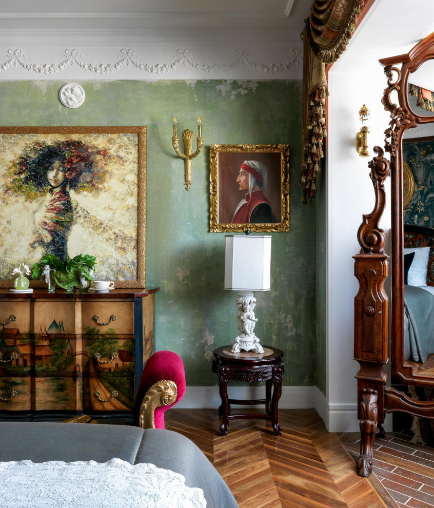 КВАРТИРА С АНТИКВАРНОЙ МЕБЕЛЬЮ (90 М.КВ) И ПРЕДМЕТАМИ ИСКУССТВА