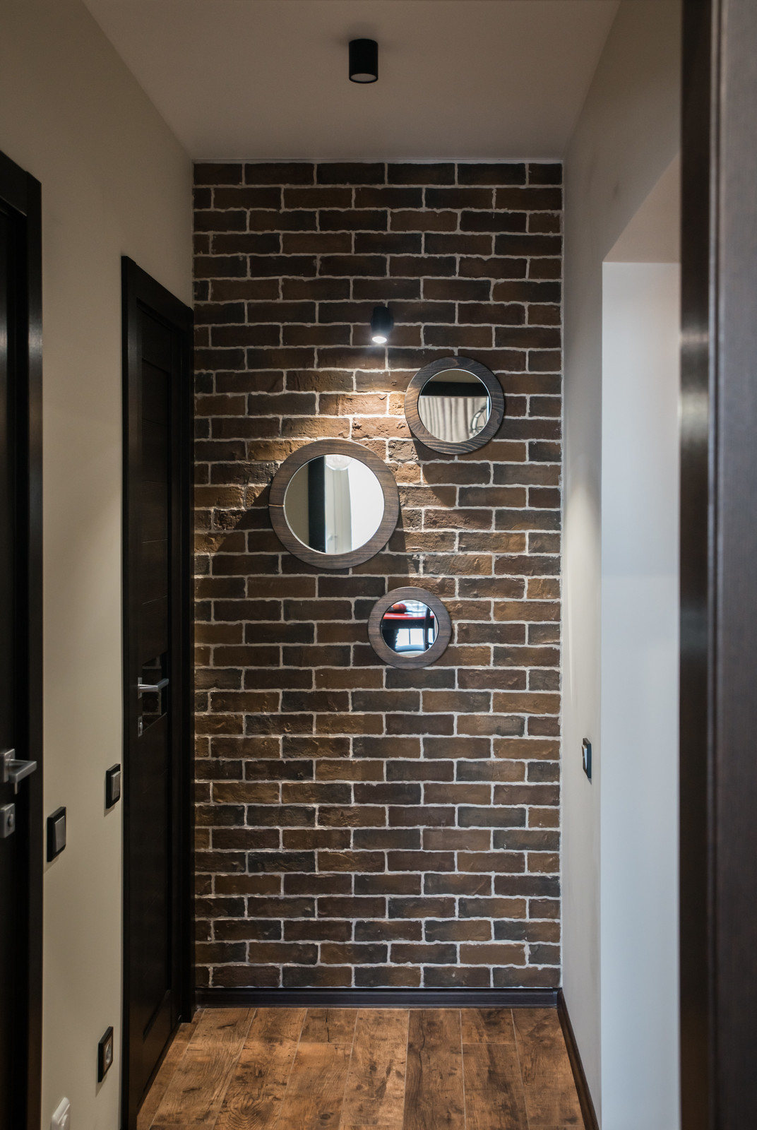 Фото реализованного проекта "Квартира для девушки в стиле лофт"