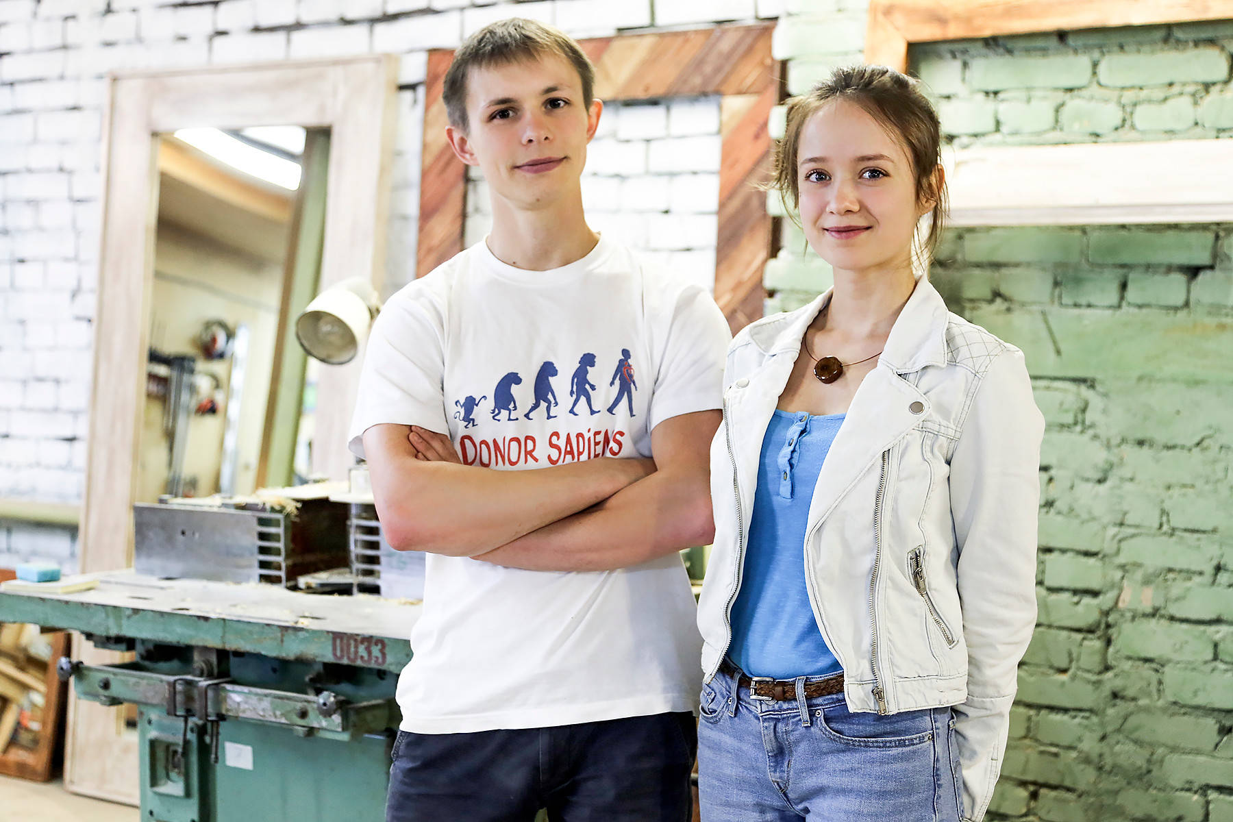 Портрет: Антон Коротков — кудесник зеркал и панно