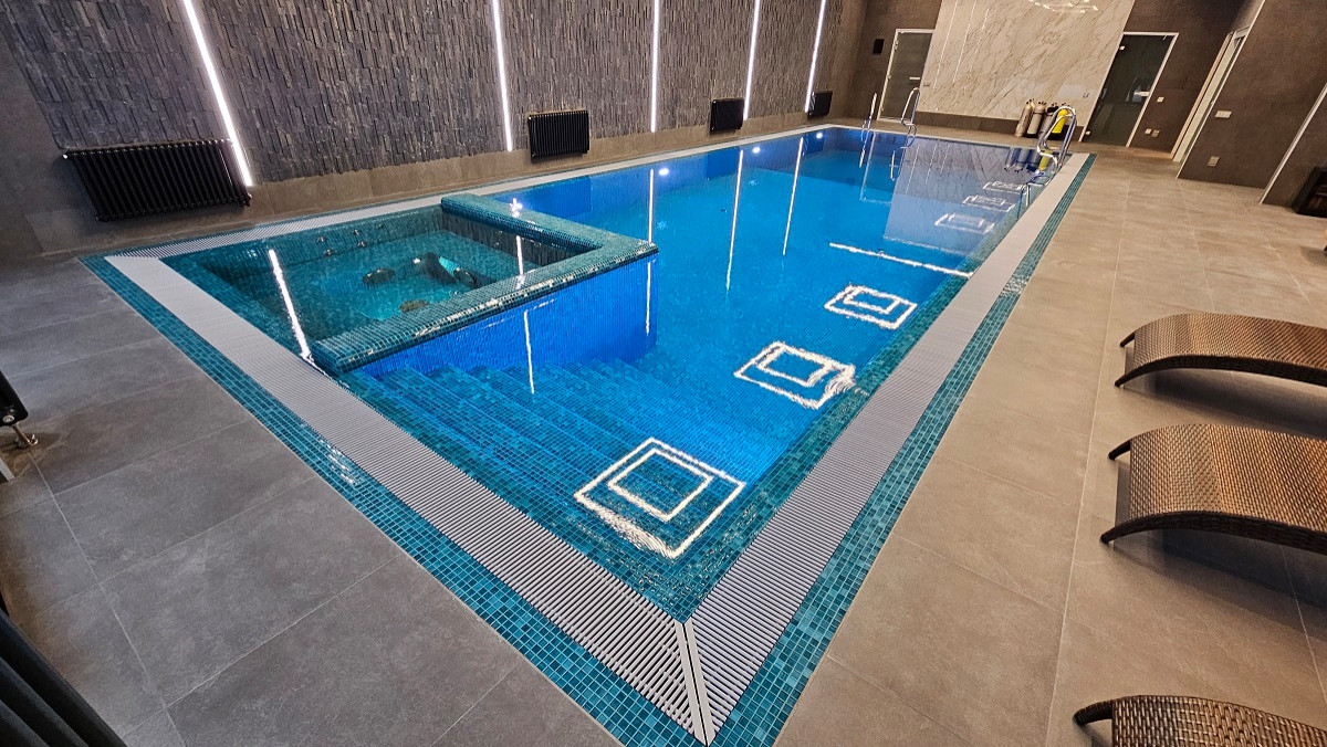 Бассейн с зоной для дайвинга