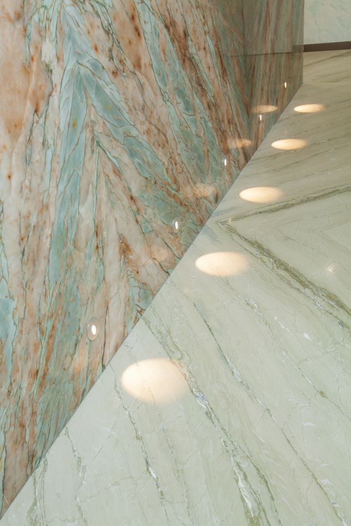 Кварцит и мрамор. Облицовка стен и полов.