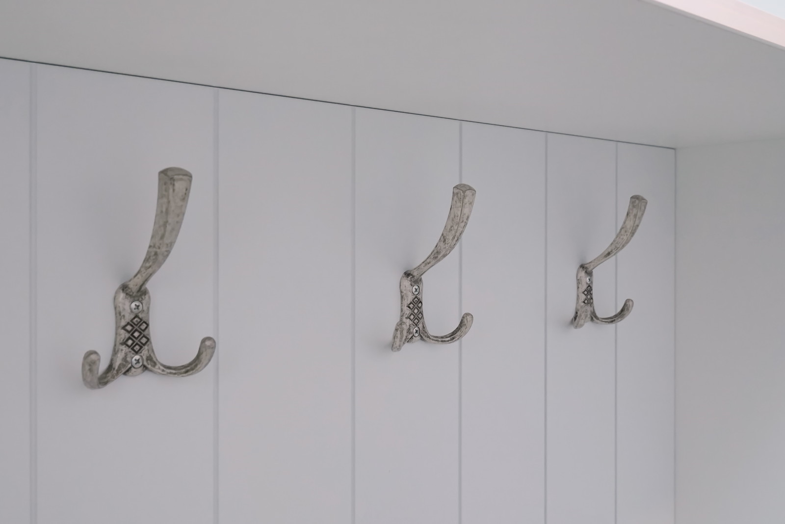 Прихожая, хозшкаф и ванная - всё в белом!