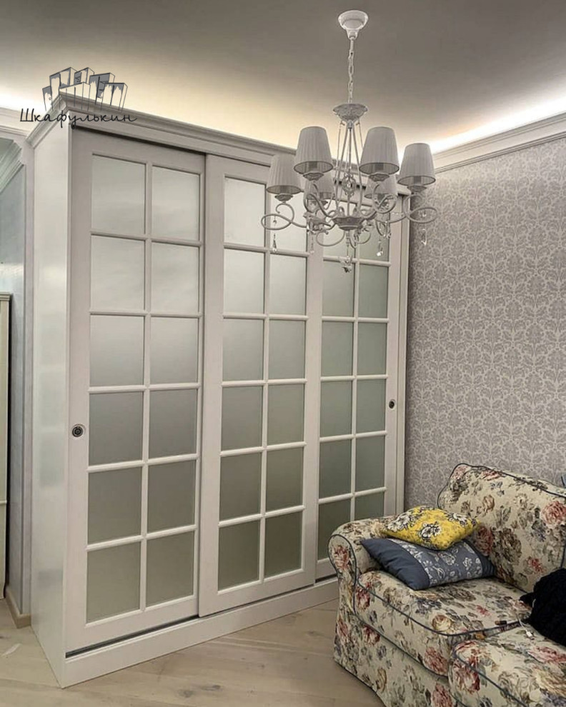 ШКАФ - КУПЕ СО СТЕККЛЯННЫМИ ДВЕРЯМИ