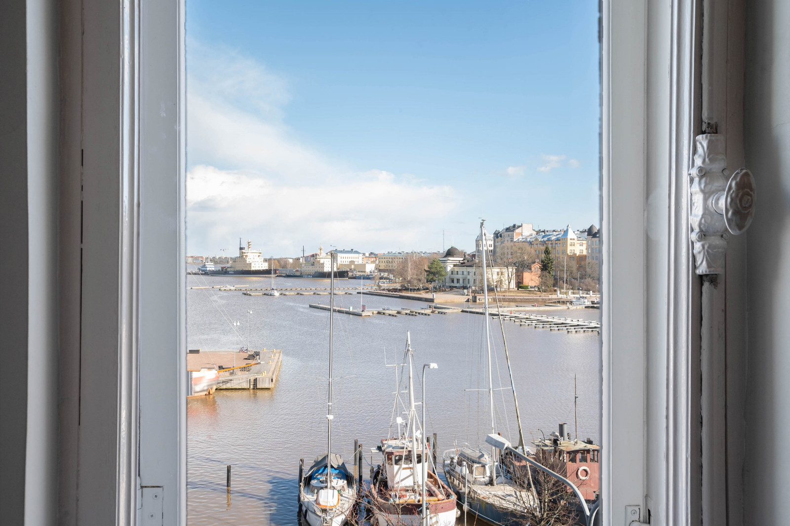 Квартира на набережной