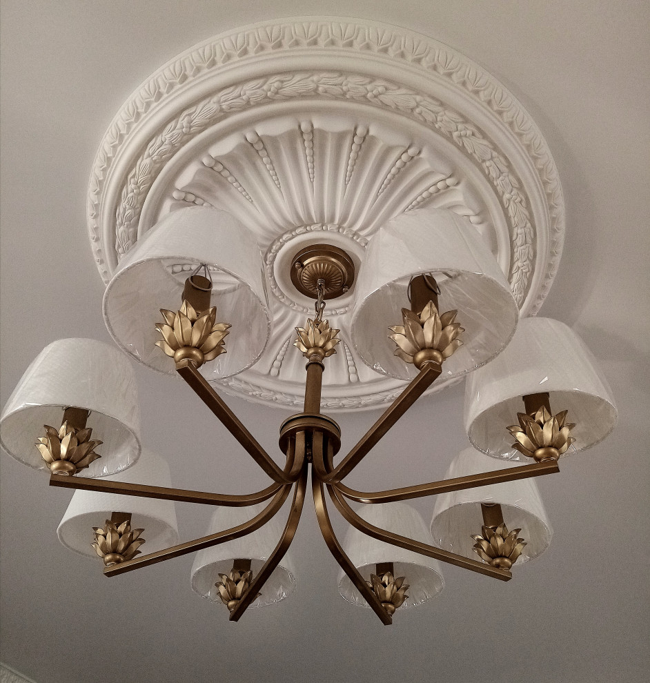 Люстра и потолочная розетка для гостиной в проекте "Сады Мавритании"