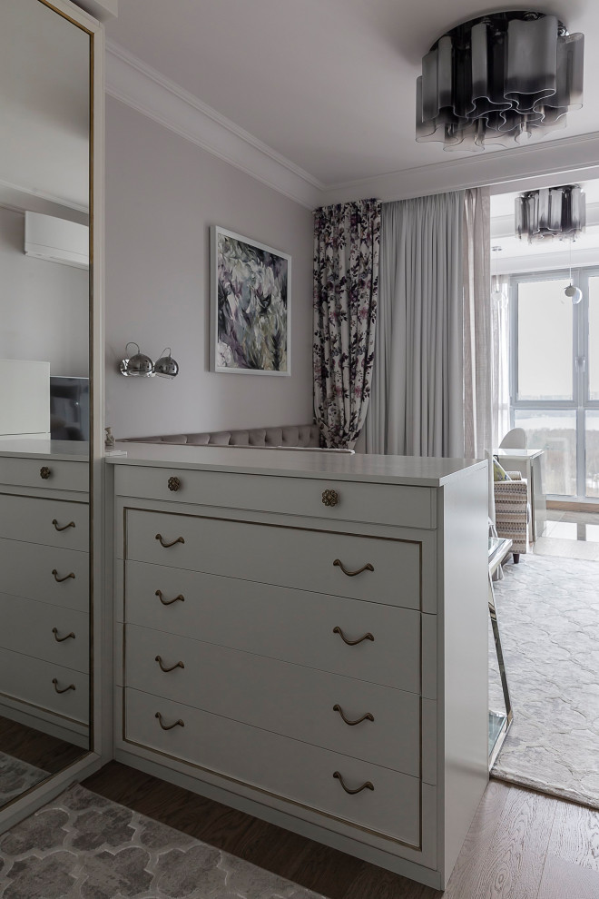 Спальня с ванной комнатой. Неоклассика на живописной.