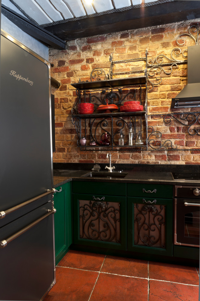 Фотографии квартиры в старинном особняке