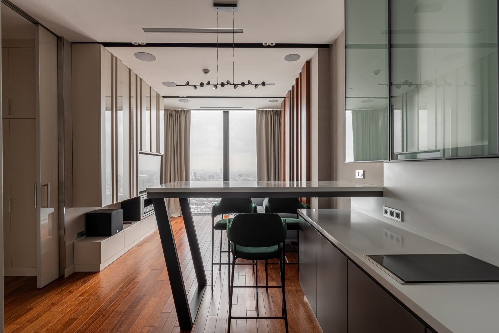 Нева Тауэрс