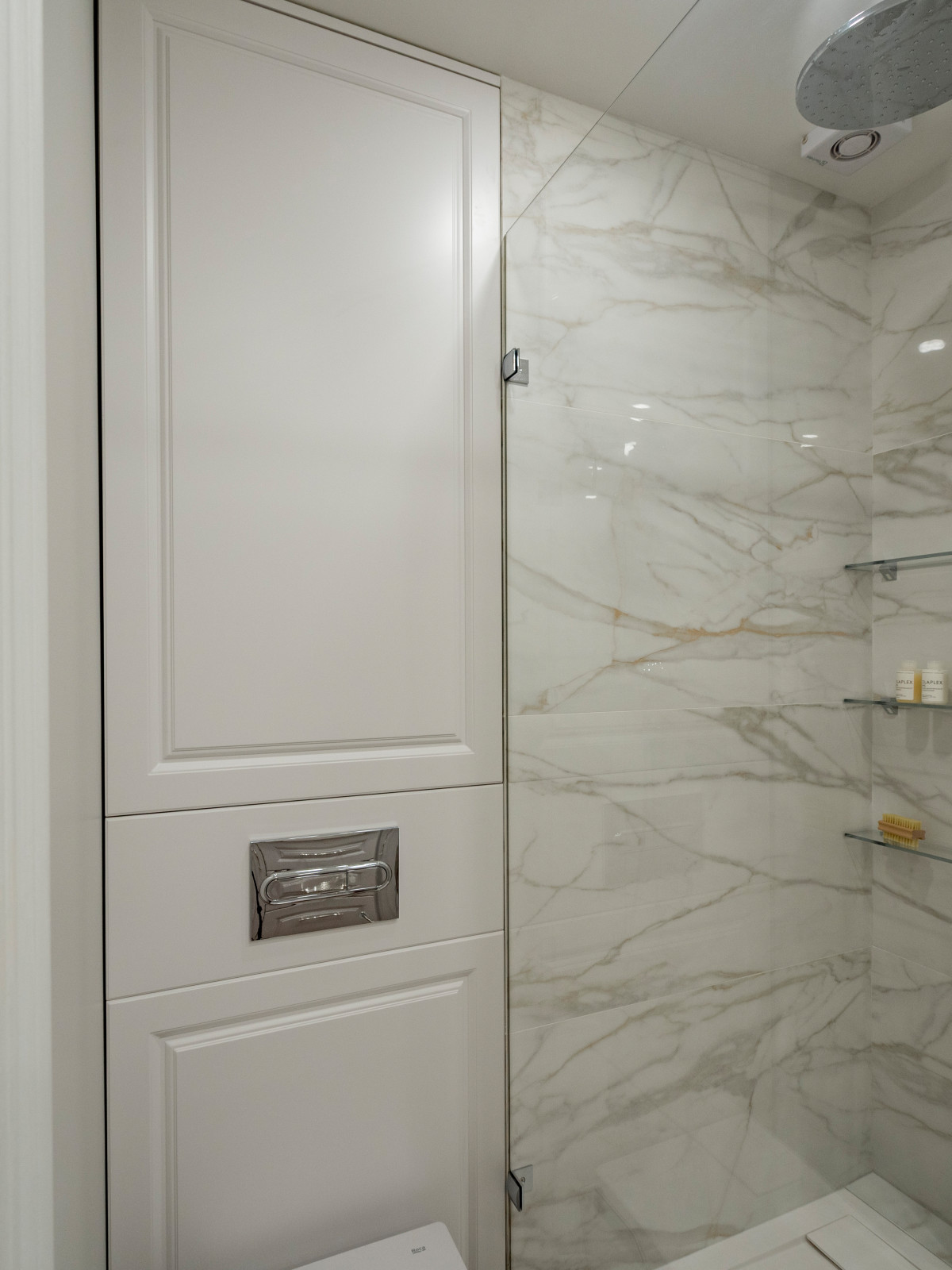 Меблировка санузла в неоклассическом стиле