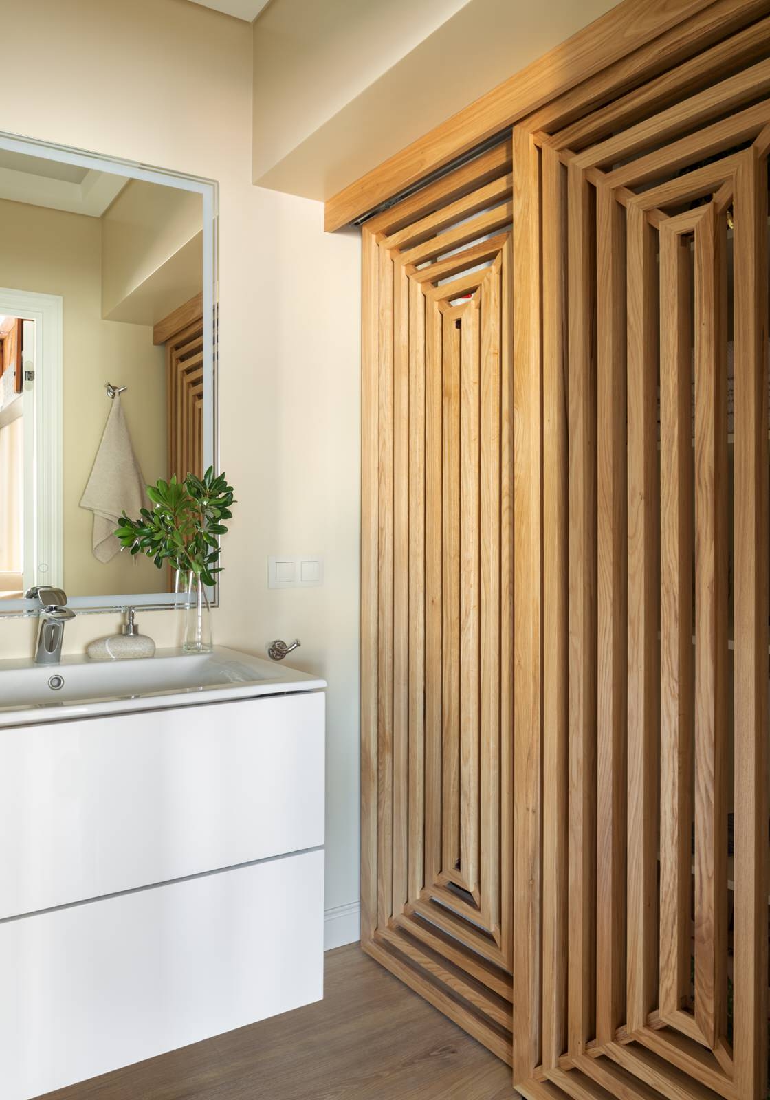 Реализация двухкомнатной квартиры в Малом Гнездниковском переулке.Realization of