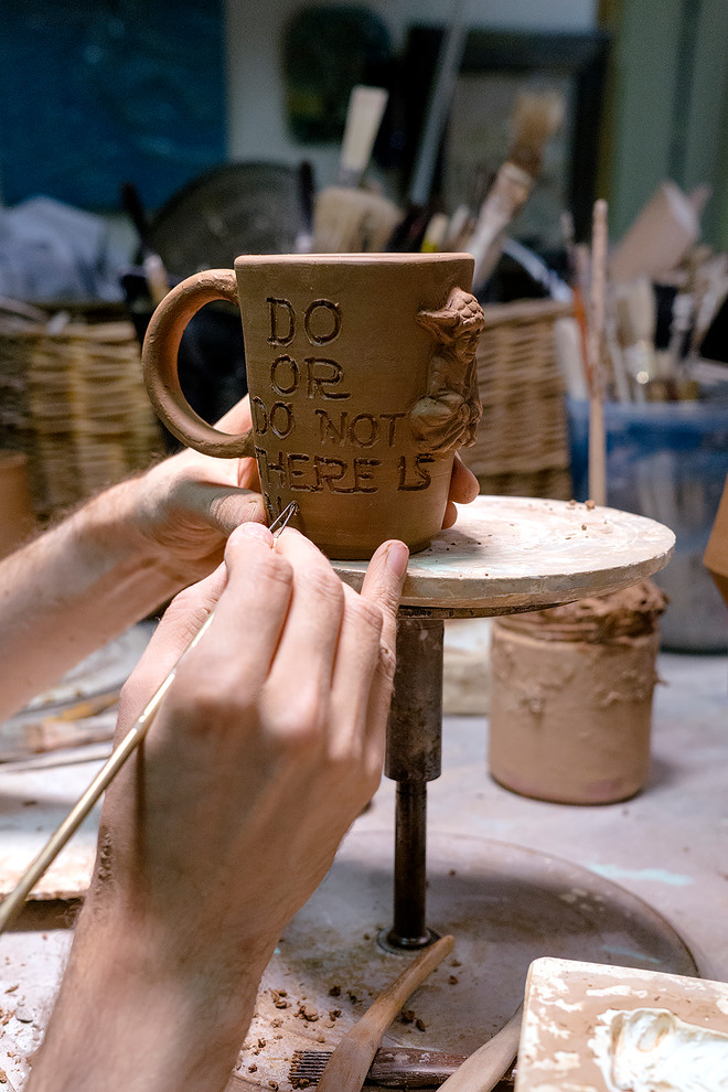 Портрет: Керамика KVN-studio, вдохновленная современной культурой