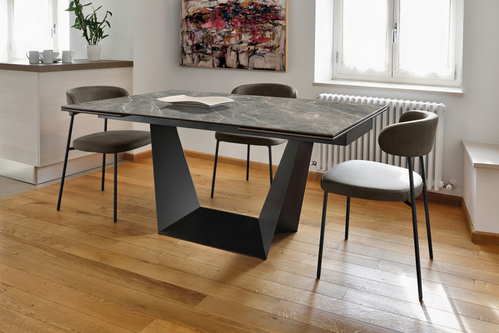 Trophy стол-хамелеон