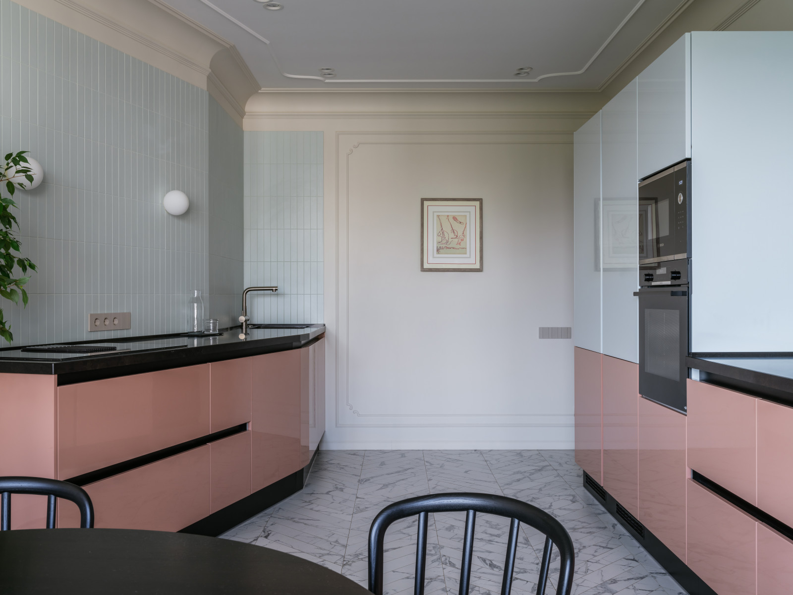 Французское настроение и мотивы шинуазри: семейная квартира