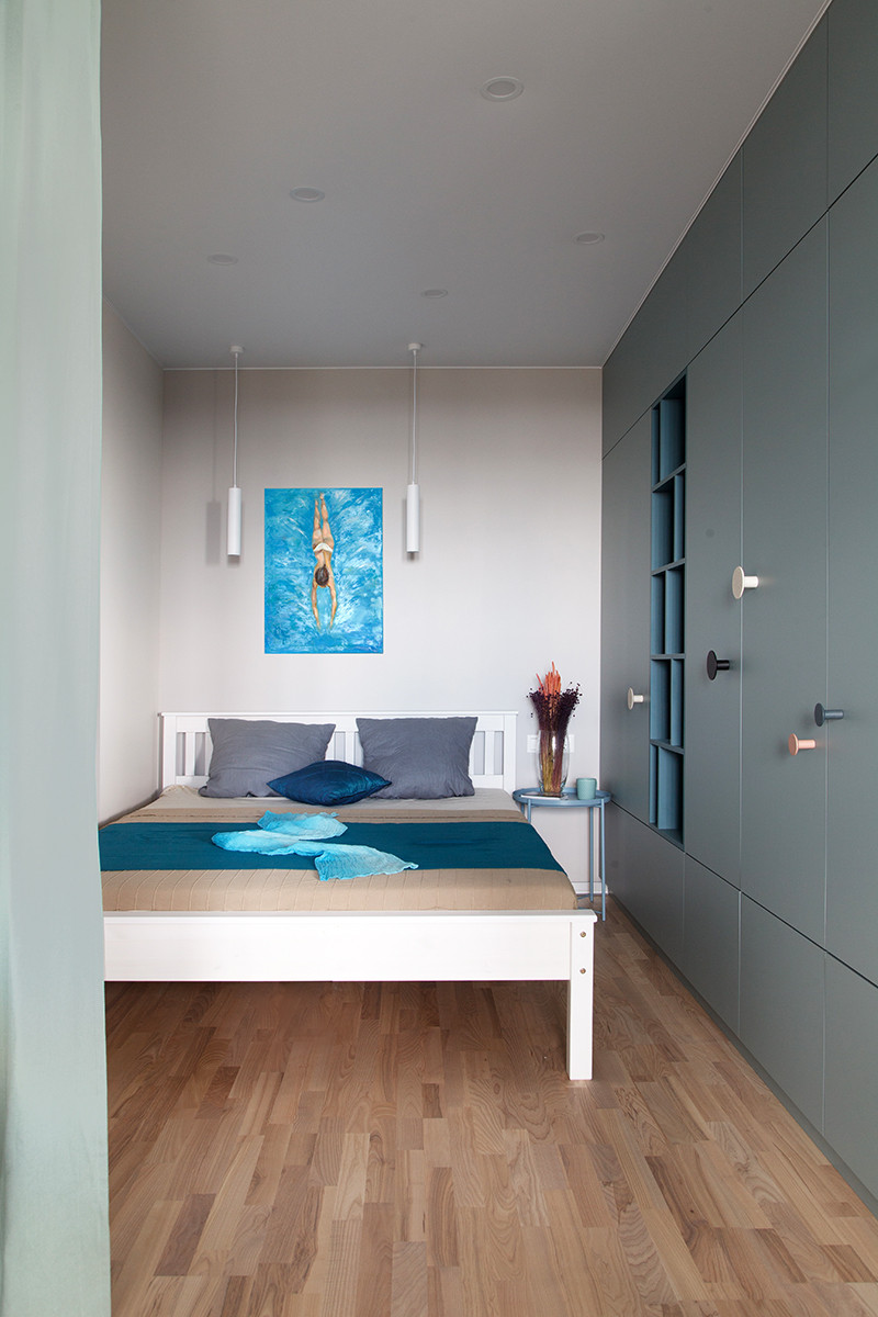 Houzz Беларусь: Квартира со шкафом, функциональным с трех сторон