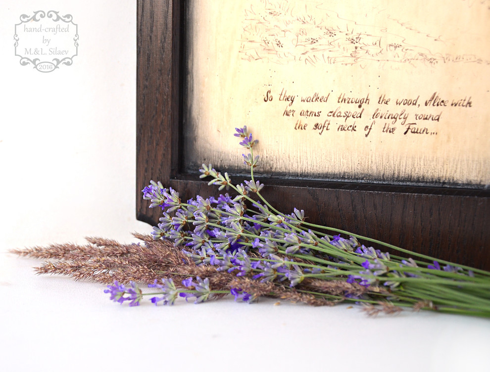 Рисунки в авторской технике на дубовой доске. "Алиса в зазеркалье", сюжеты Д. Тэ