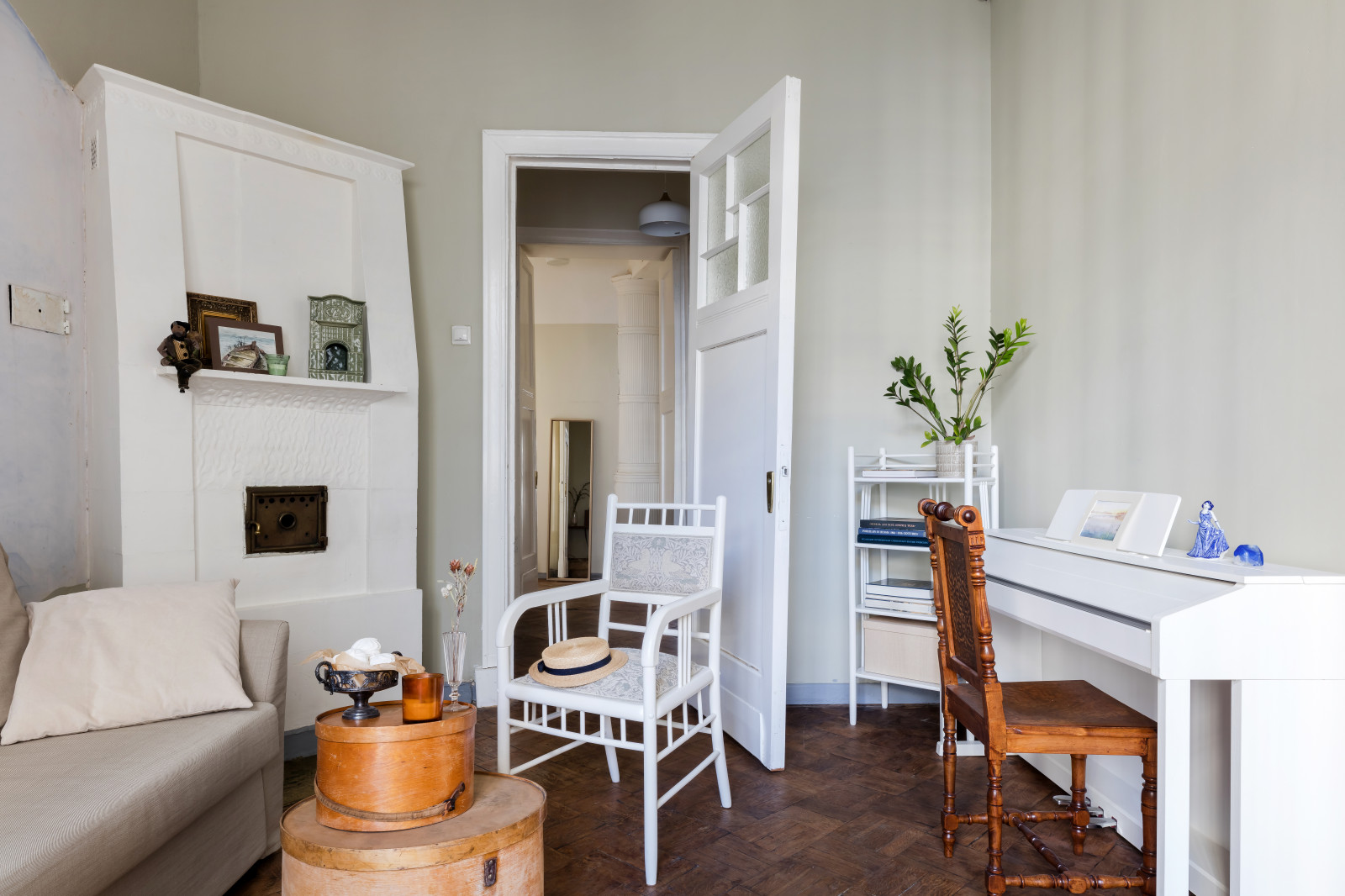 В гостях: Квартира в Петербурге – со слоном и антиквариатом