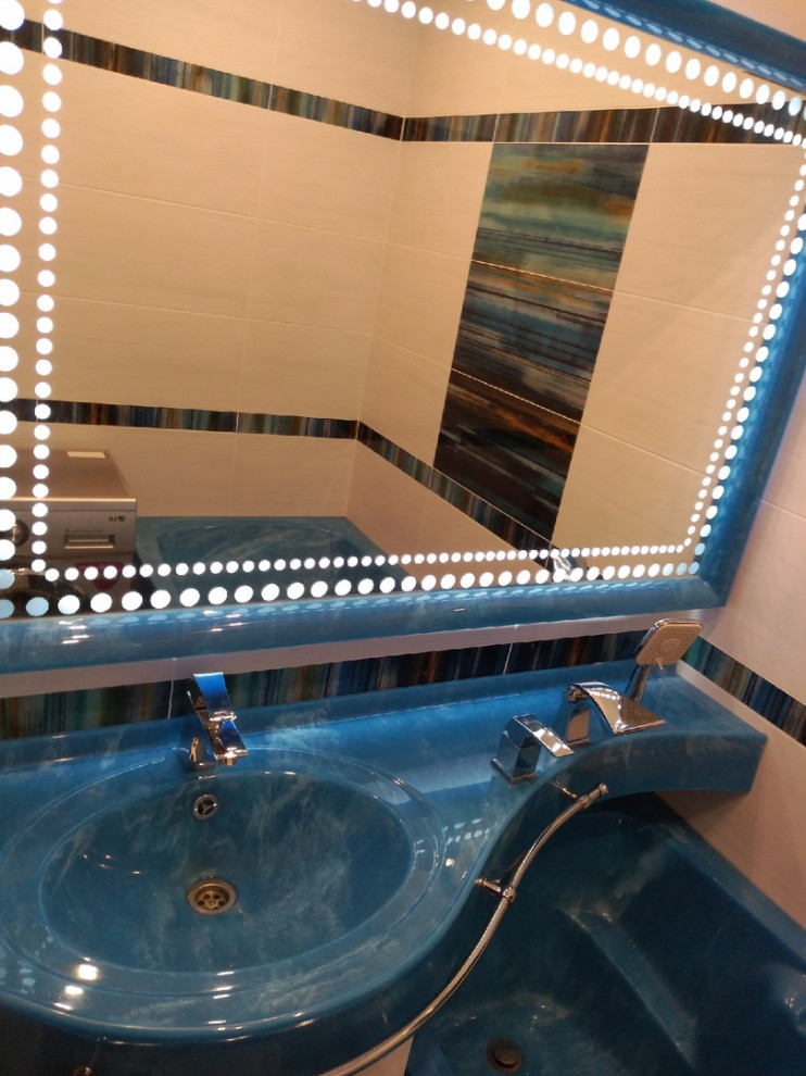 Ванная с сантехникой в цвете Аквамарин