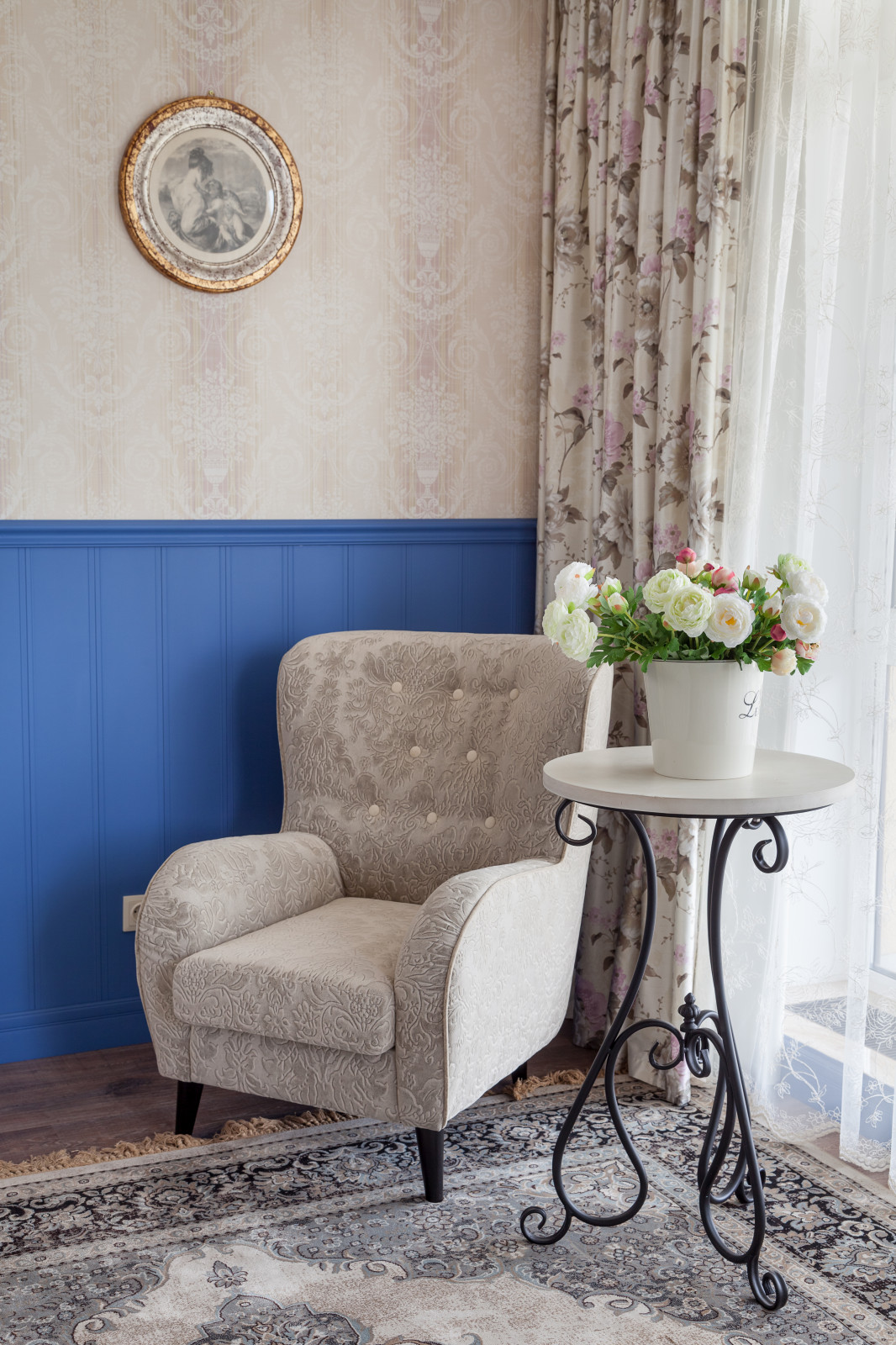 Двухэтажный дом с цокольным этажом и мансардой