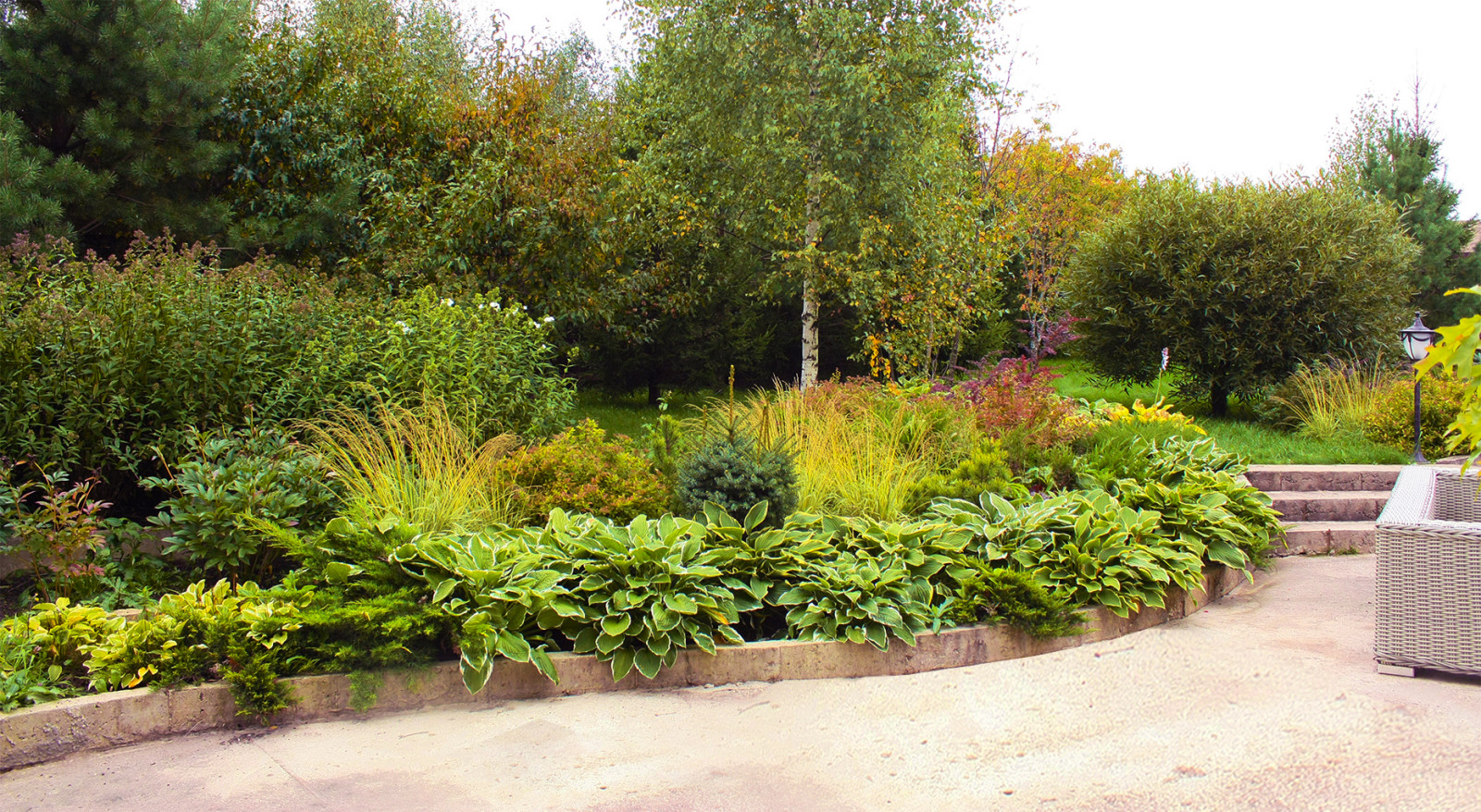 Ландшафтный дизайн участка 50 соток с цветником