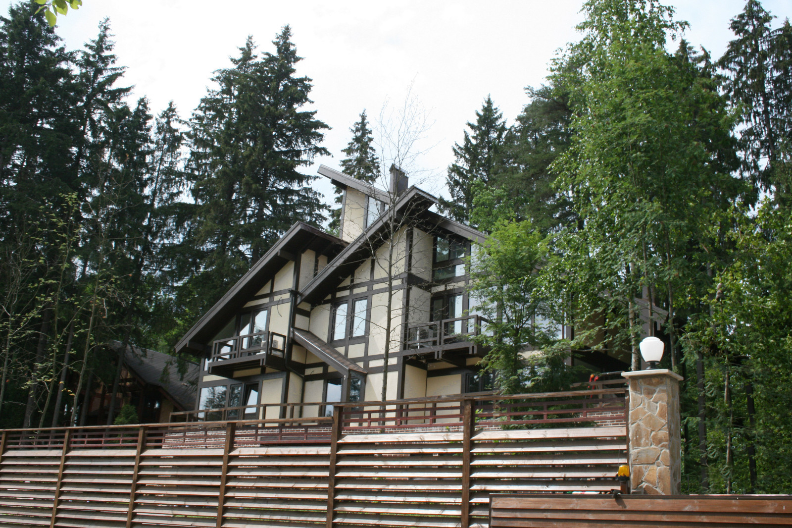 Обложка проекта: FACHWERK_house 550