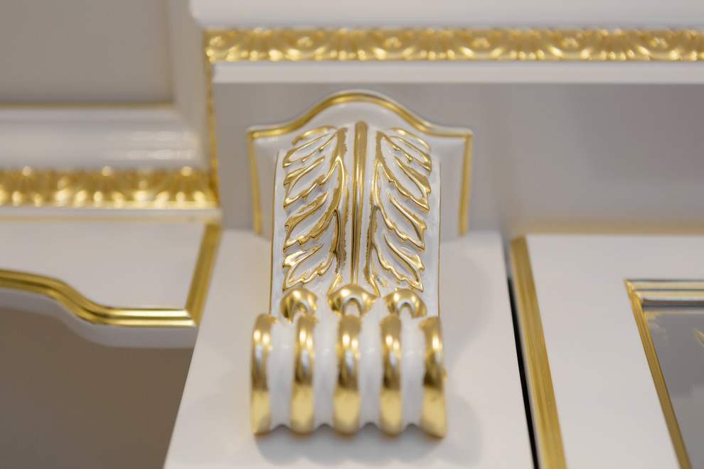 Классическая гардеробная с поталью