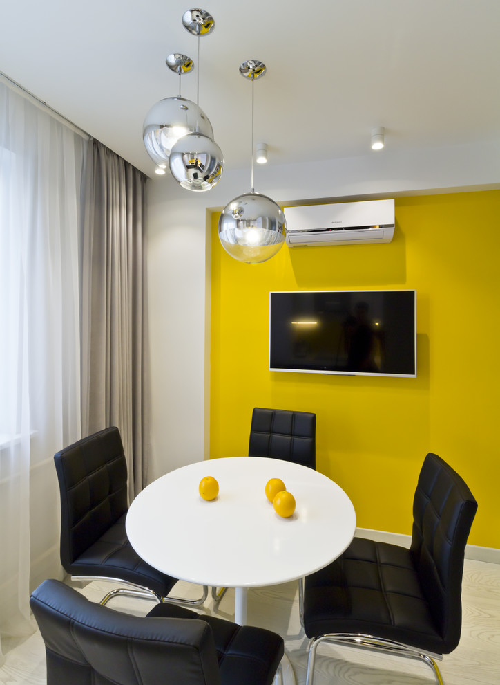 Houzz тур: Московская квартира с умным светом и яркими акцентами