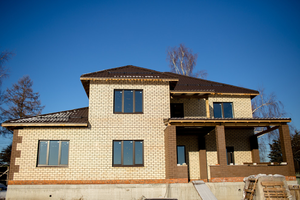 Обложка проекта: Шоколадно-коричневые пластиковые окна для загородного дома